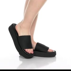 NEW Madden Girl black platform sandals Y2K 90s Style Aesthetic Sz 7